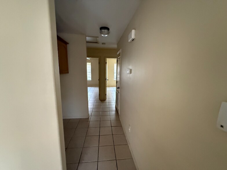 Building Photo - 606 San Antonio Ave