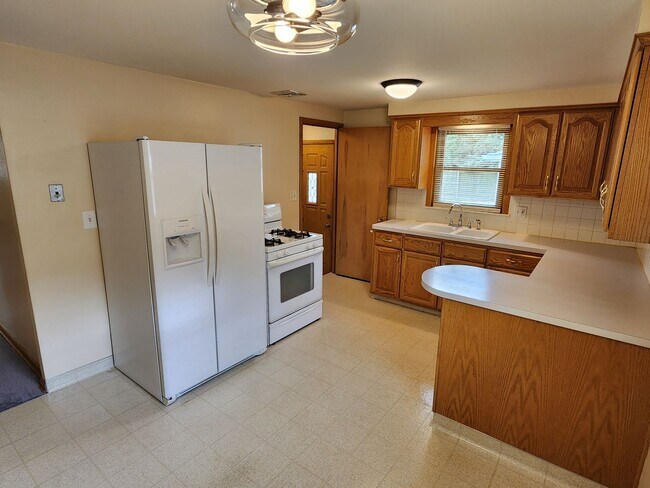 Building Photo - 4021 Harding Rd