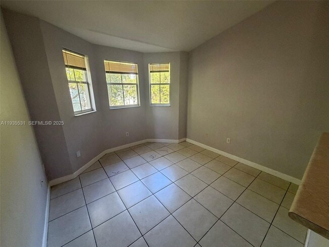 Building Photo - 1543 SE 25th St