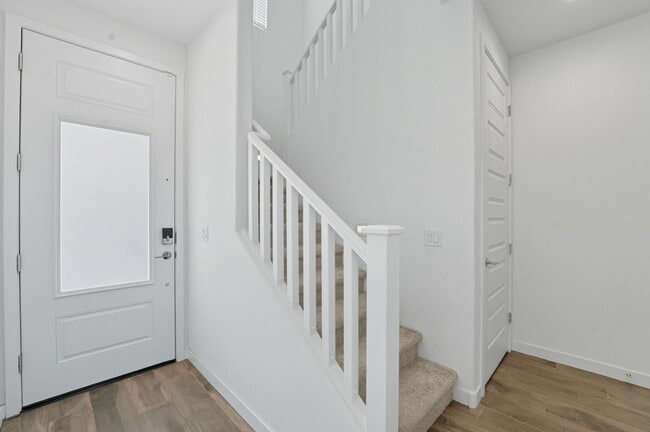 Building Photo - ** Like new Luxurious Modern townhome with 2 Master Suits in Warner Meadows**