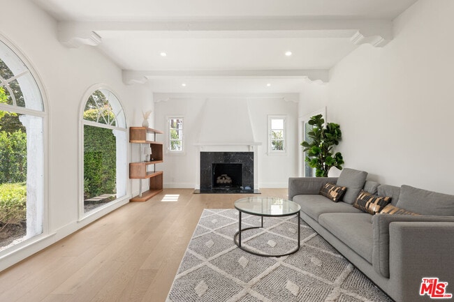 Primary Photo - 543 N La Jolla Ave
