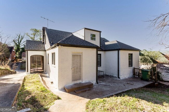 Building Photo - 1665 Beecher St SW