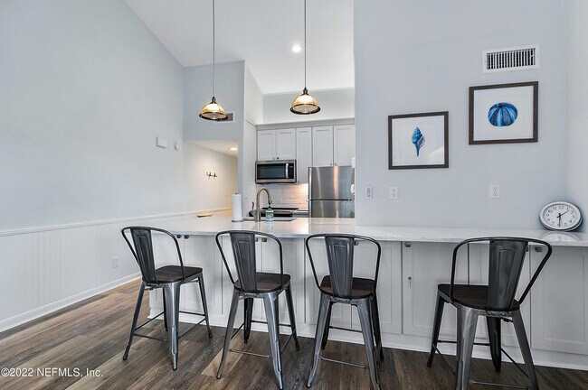 Building Photo - 649 Summer Pl