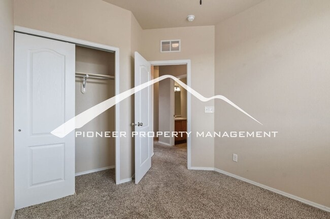 Building Photo - Low-Maintenance Living with Mountain Views! 3BR Townhome, 2-Car Garage & A/C