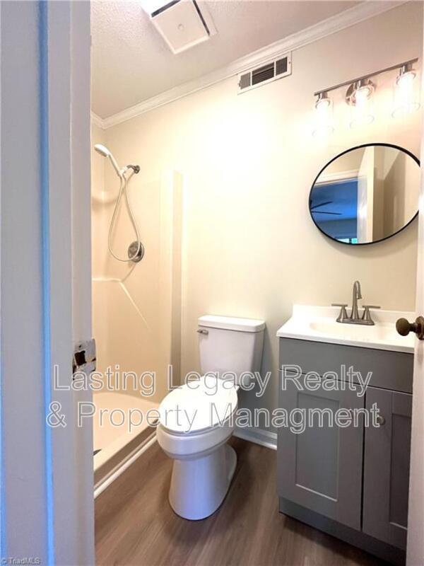 Building Photo - 212 Ridge Forest Ct