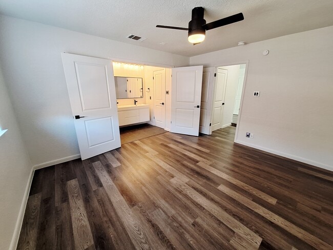 Building Photo - 1005 Ridgeline Dr