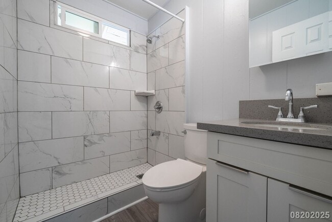 Building Photo - 3br - 910ft2 - 3br/1ba/2pkg Halawa Heights...