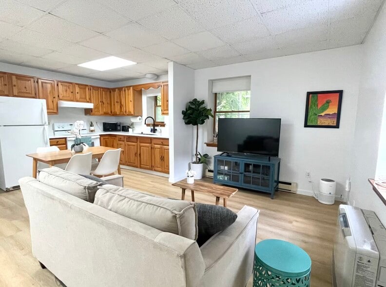 Building Photo - 17 Page St