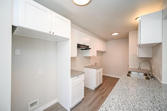 Building Photo - 6514 Kentwick Dr