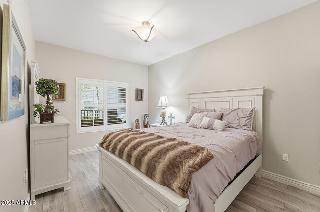 Building Photo - 5350 E Deer Valley Dr