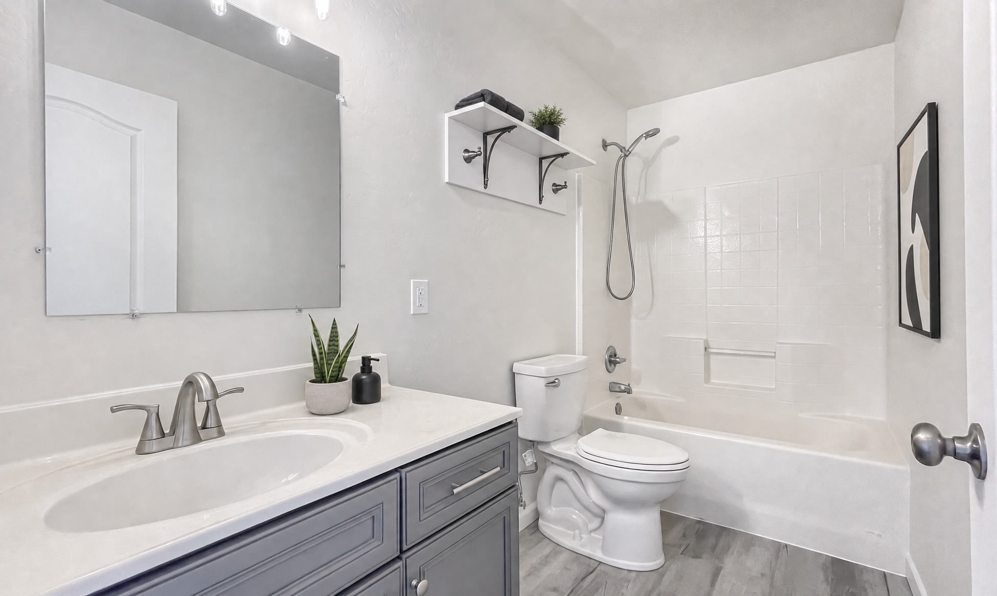 Bathroom - 701 Campbell St