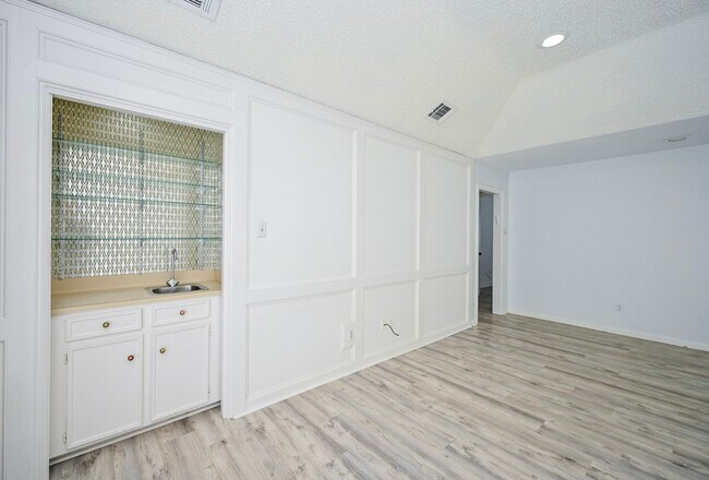 Building Photo - 7735 Quail Meadow Dr