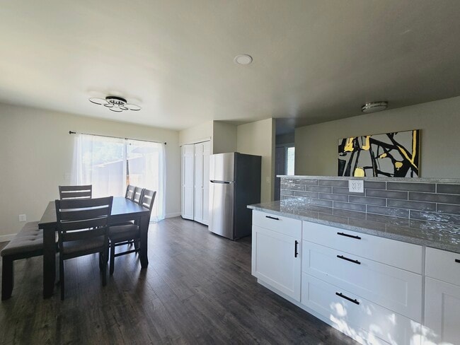 Building Photo - 8570 Harvard Park Dr