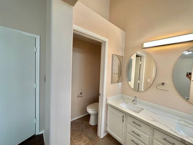 Building Photo - Darling one story home