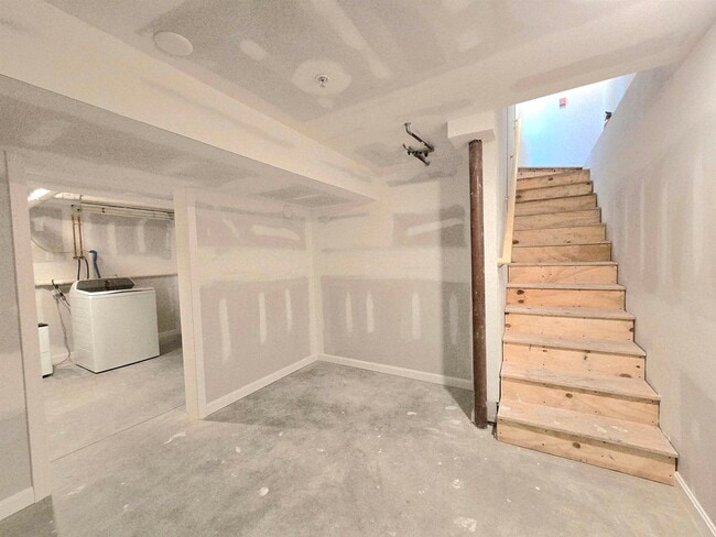 Building Photo - 2 Railroad Ave