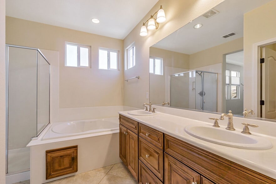 Building Photo - 2678 Deerwood Dr