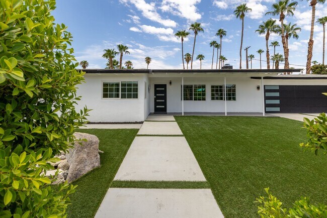 Building Photo - Stunning Desert Contemporary Home in Sunri...