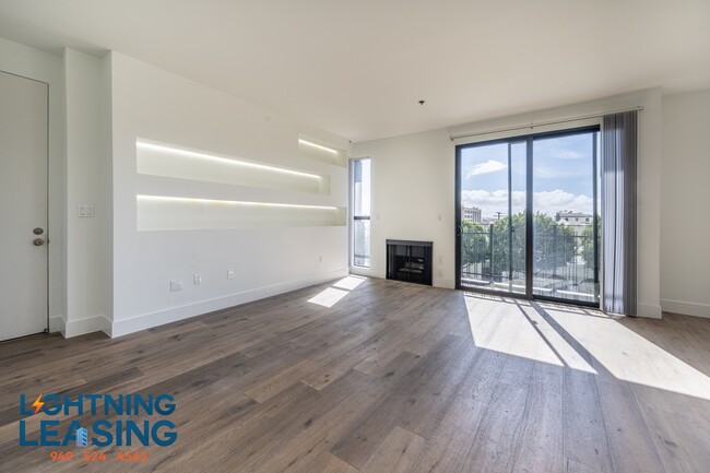 Building Photo - 8811-8815 Burton Way