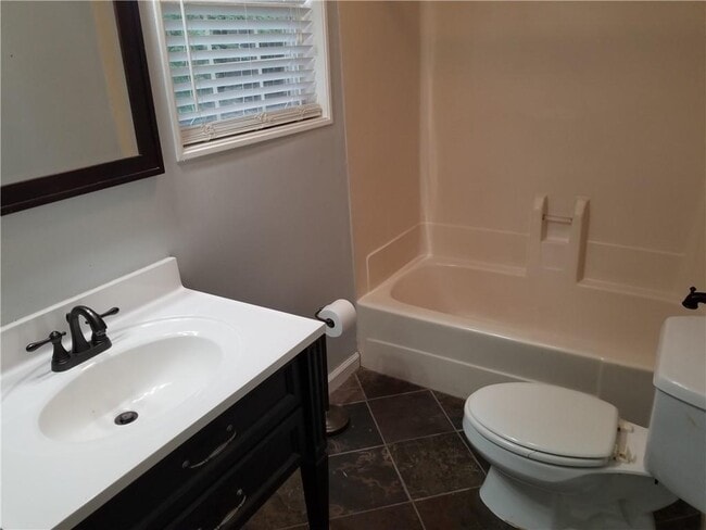 Building Photo - 107 Sterling Ct