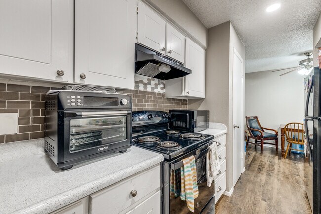 Building Photo - 5536 Boca Raton Blvd