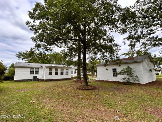 Building Photo - 1075 Captains Ct