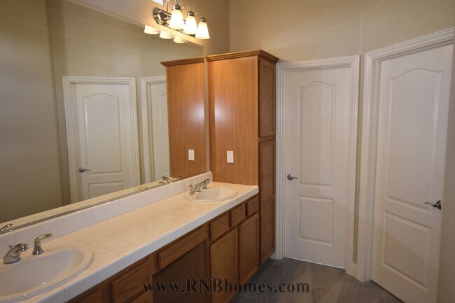 Building Photo - 204 Dodd Pl