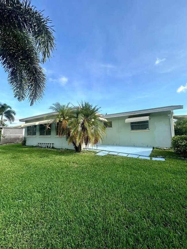 Building Photo - 55+ Community Tamarac Single Family 2 bedr...