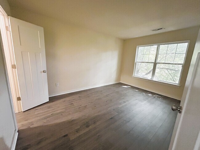 Building Photo - 248 Craftsman Cir