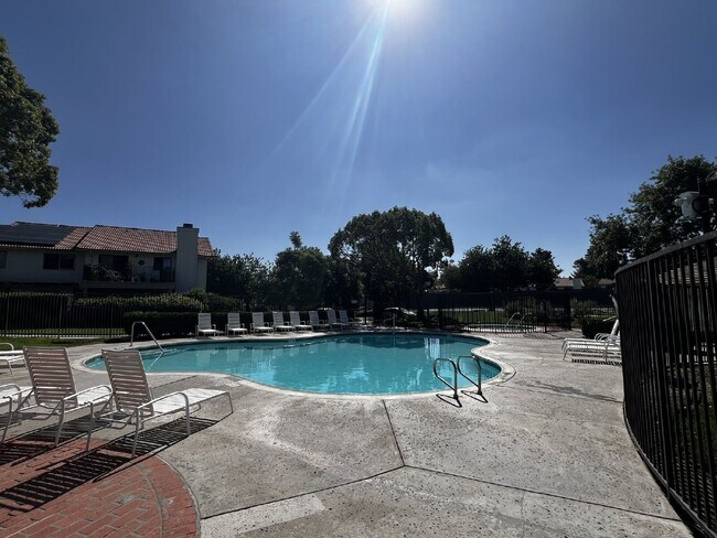 Building Photo - 3036 Avenida Christina