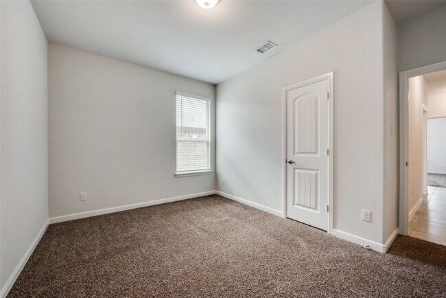 Building Photo - 9112 Stormcrow Dr