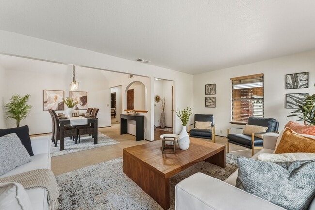 Building Photo - Quiet & Central Neighborhood - 3 Bedroom 2 Bathroom - Large Yard - Lawn Service Provided!