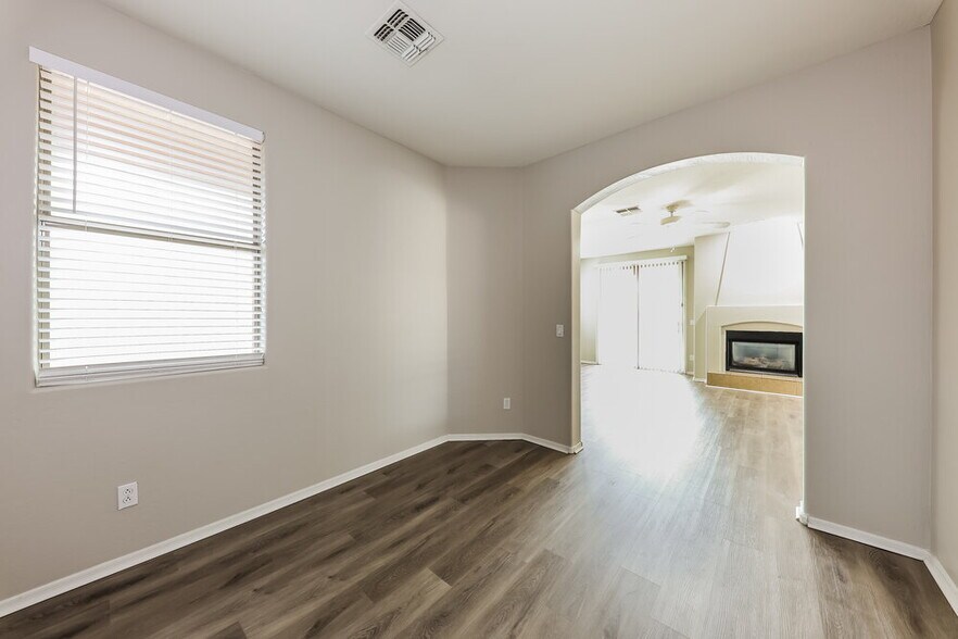 Building Photo - 7612 S 68th Dr
