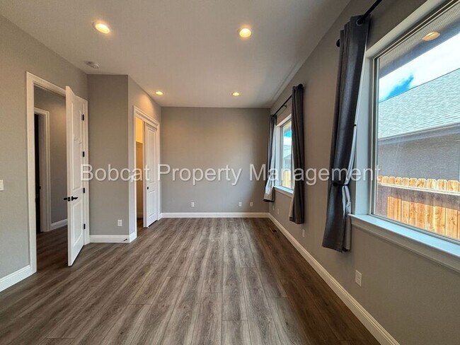 Building Photo - 3108 Cambria Lp