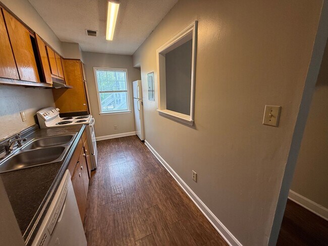 Building Photo - Spacious 2 Bed 2 Bath Town Home near NCSU Available NOW! Perfect layout for roommates!