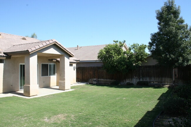 Building Photo - 9313 Tahiti Ave