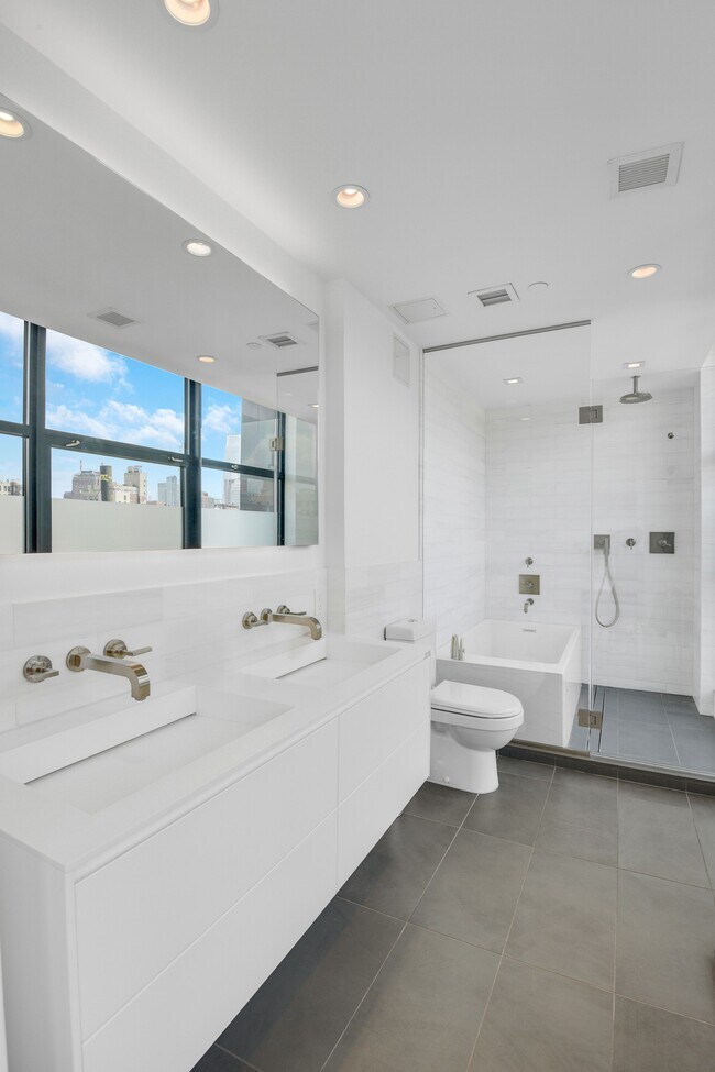 Building Photo - 250 Bowery