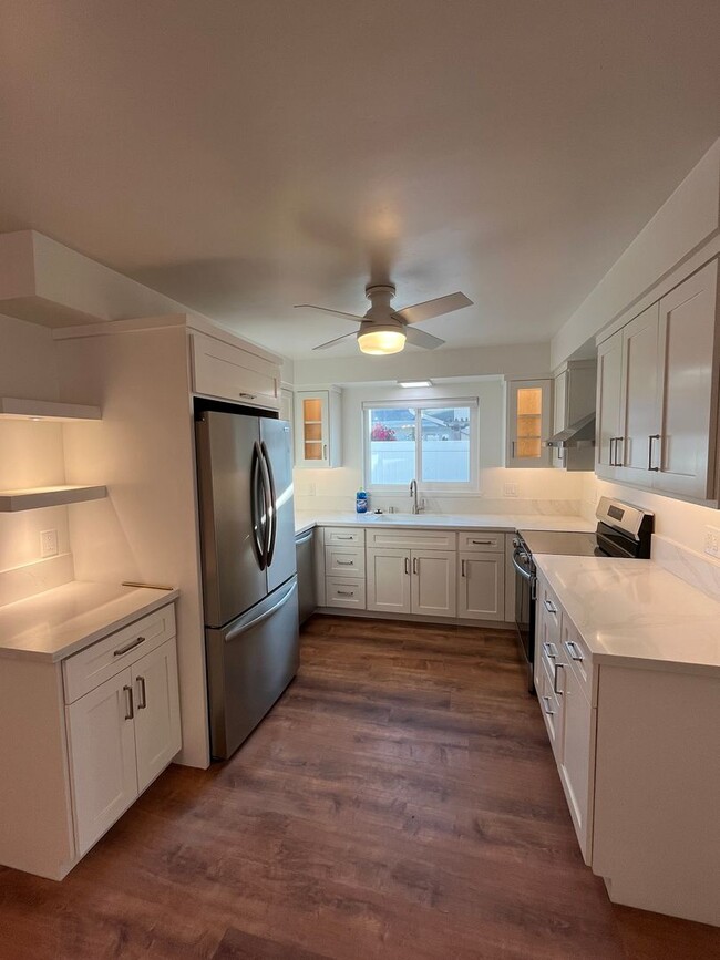 Building Photo - RARELY AVAILABLE! STUNNING 3BD/2BA ON CORO...