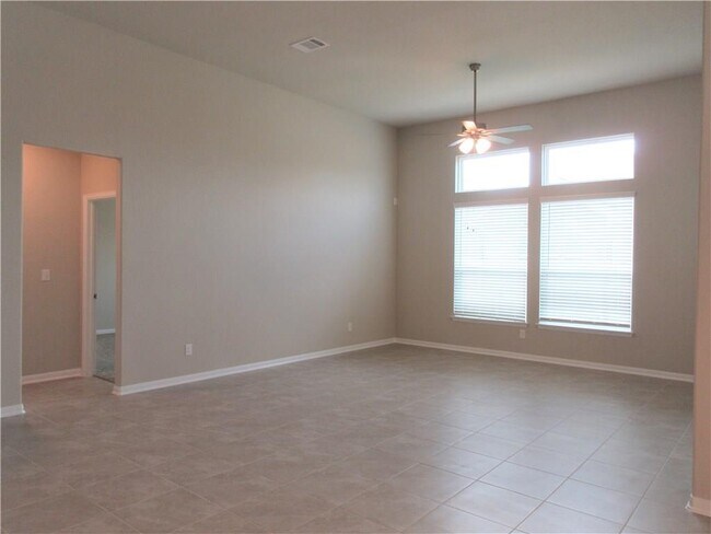 Building Photo - 1017 Sundrops St