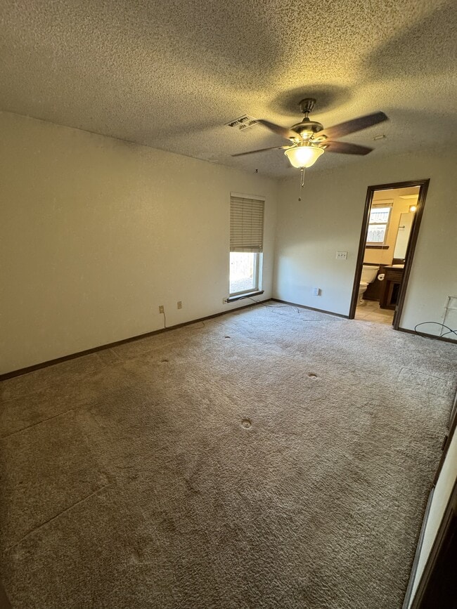 Building Photo - 841 NW 115th St