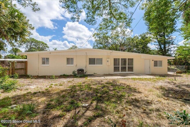 Building Photo - 1104 Azalea Ln