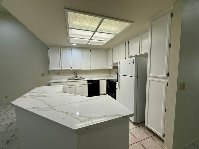 Building Photo - 620 Oriole Ave