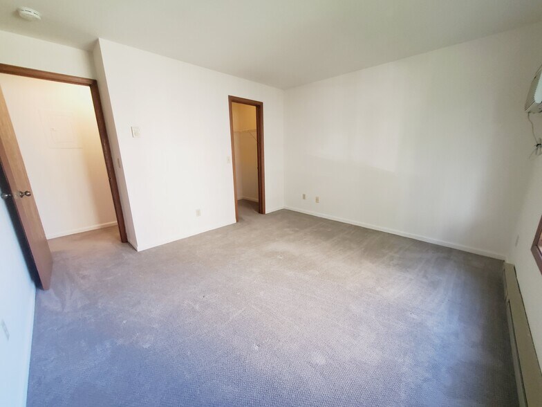 Building Photo - 55 Glenbrook Rd