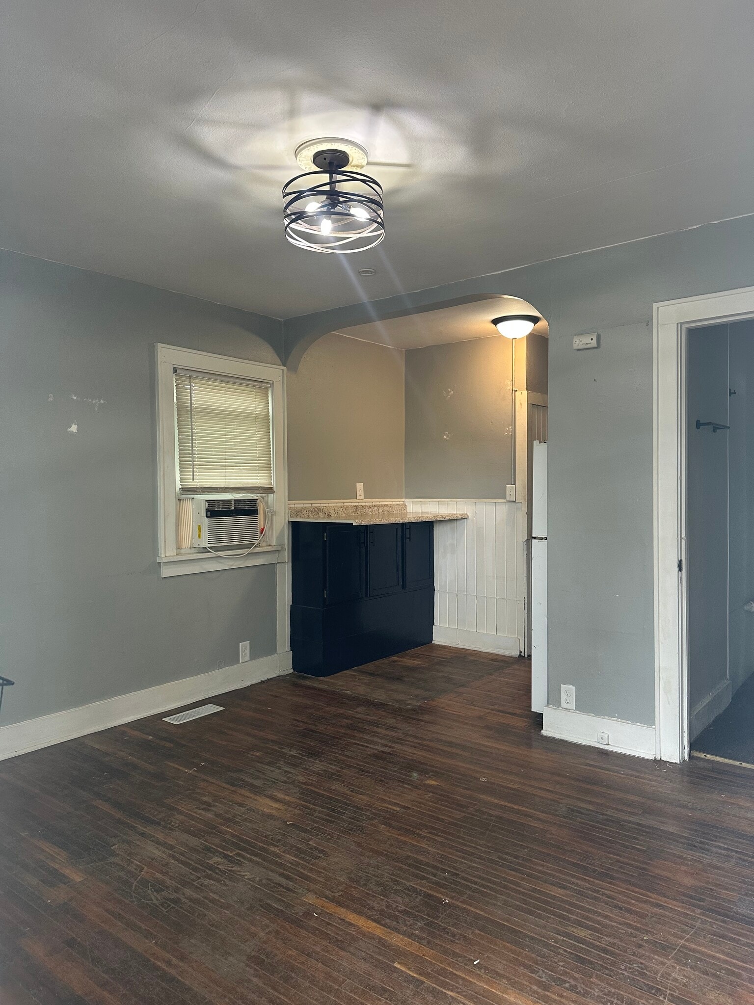 Building Photo - 1018 Campbell Ave