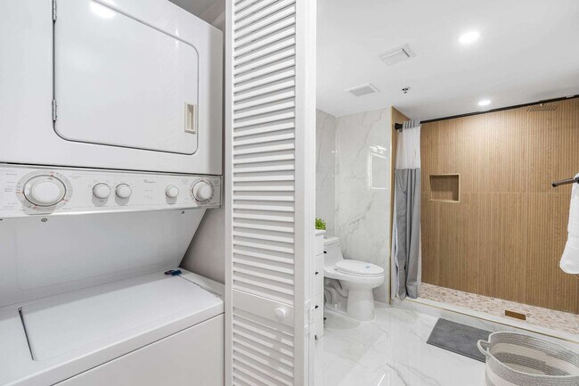 Building Photo - 1 SE 12th St