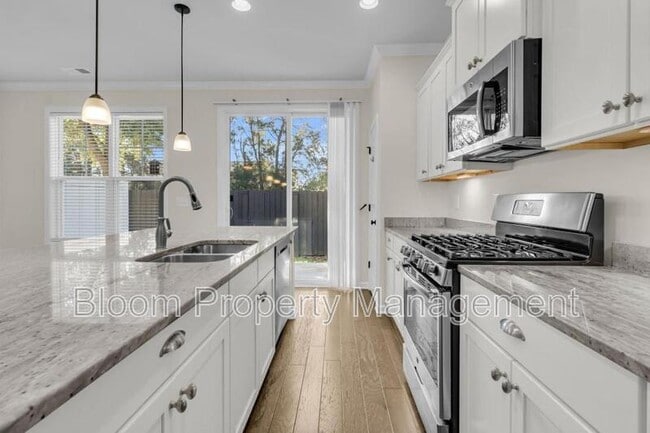 Building Photo - 1660 Bridwell Ln