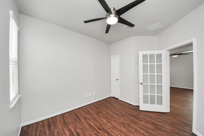 Building Photo - 2931 Palm Oaks Trail