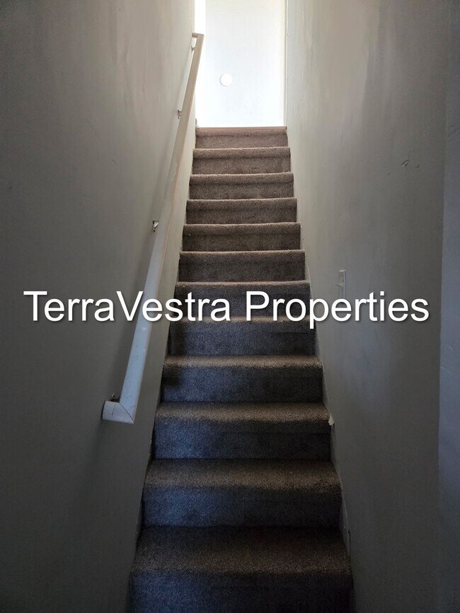 Building Photo - 711 N 3rd St