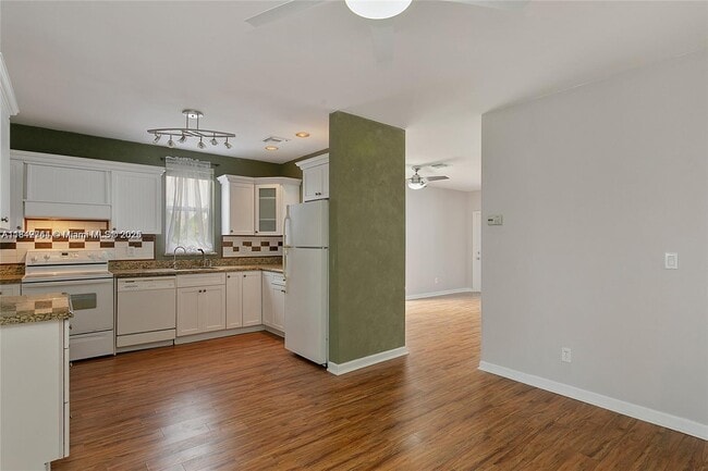 Building Photo - 10524 NW 57th Ct