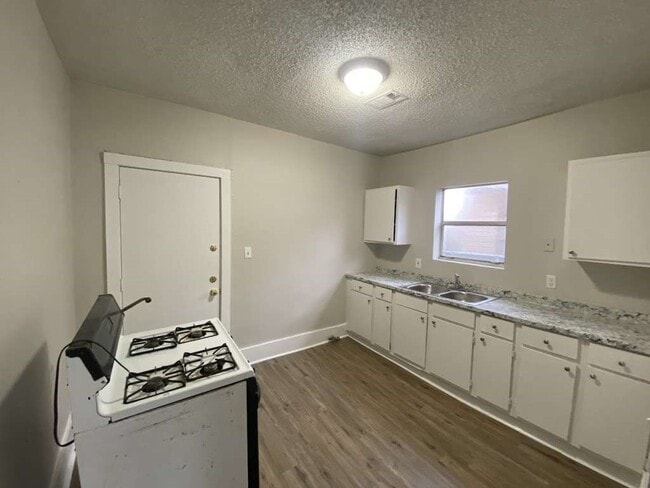 Building Photo - 8213 E Erath St