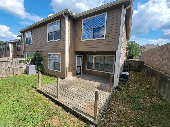 Building Photo - 115 Sendero Dr
